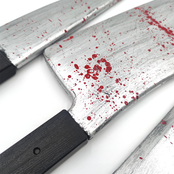 Blodig köttkniv i plast - 17,5\" (1 st) - Perfekt realistisk accessoar