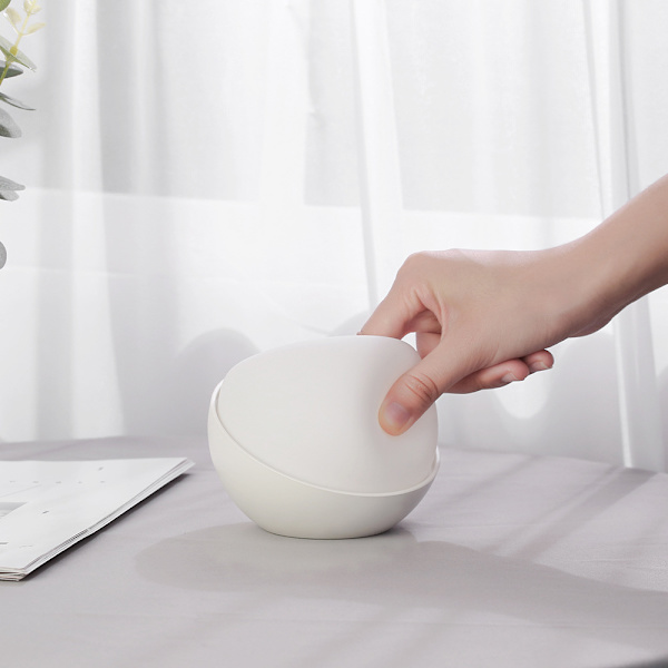 Flerfarget smartlampe for barn, en sertifisert enhet for mennesker