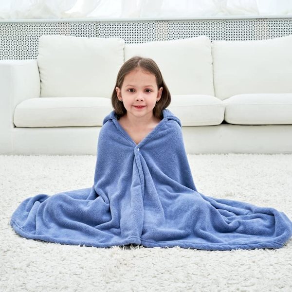 Mjuk barnponcho i korallfleece