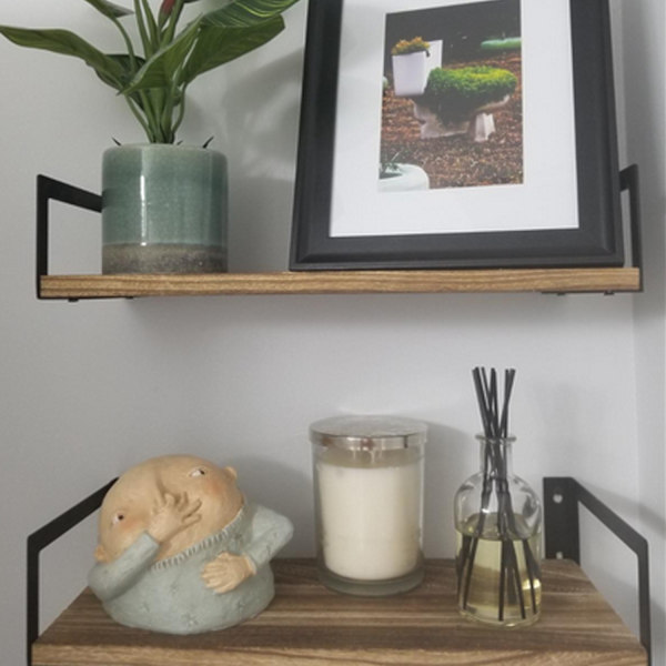 Gutt som holder nesen Skulptur Primitiv Kitschy Figur Bad De