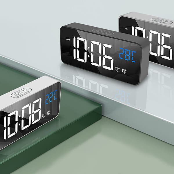 Digital väckarklocka, LED-väckarklocka med snooze-funktion - Silver (engelsk)