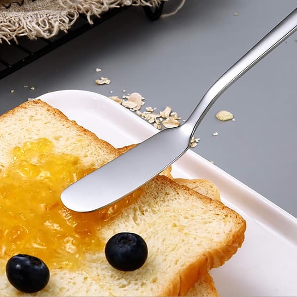 Sett med 4 smørekniver i rustfritt stål C