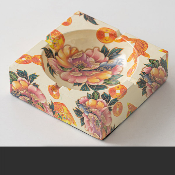 Ashtray with beautiful square shape and fine workmanship - more than enoug