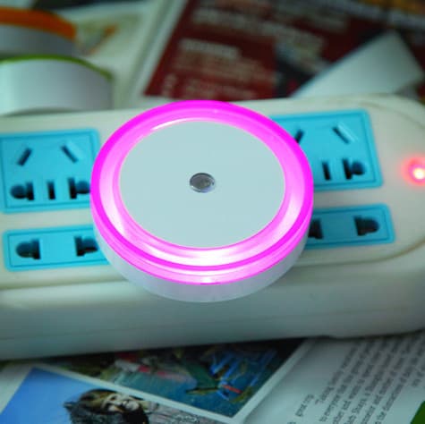 Pink Natlampe, LED Natlampe med Stik, Rund, Lyssensor