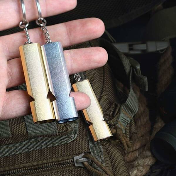 Tuomarin pilli, selviytymispilli, lapsen pilli, kaksoismetalliputket korkea desibeli avaimenperäpilli retkeilyyn, hengenpelastajaan, vaellukseen ja pelaamiseen