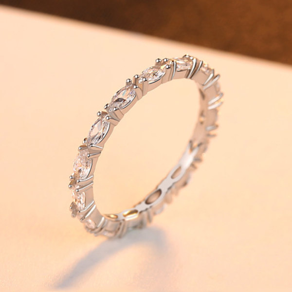 Amazon Collection Platina eller Guldpläterad Sterling Silver All-Around Band Ring s