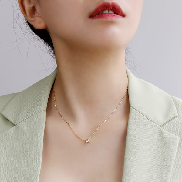 Halsband med glidande diamant i guld