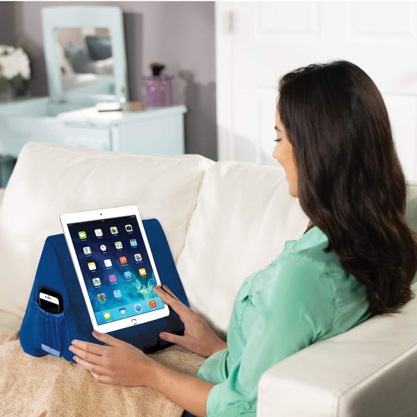 Pillow Pad Ultra Multi-Angle Soft Tablet Stand, Blå - Komfortabel vinklet visning for iPad, nettbrett, Kindle, smarttelefoner, bøker, magasiner og mer