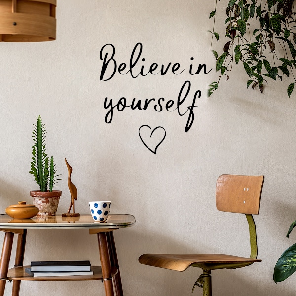 En uppsättning väggdekaler med texten 'Believe In Yourself'