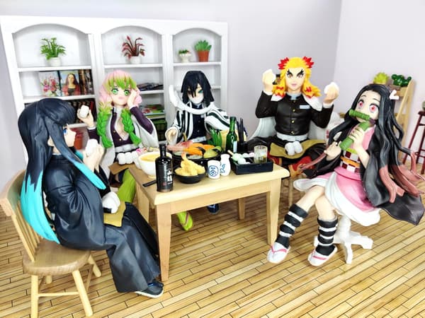 Obanai Figur Anime Demon Slayer Spiser Riskuler Sittende Positur D
