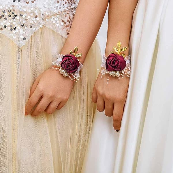 Före detta brudtärnans handledsblommor röd ros handledskorsage stretch S