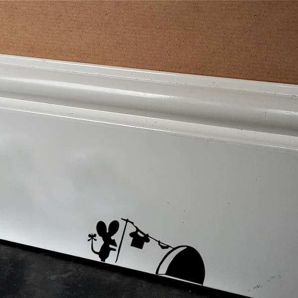 Musehull-hus vinyl veggklistremerke for baseboard