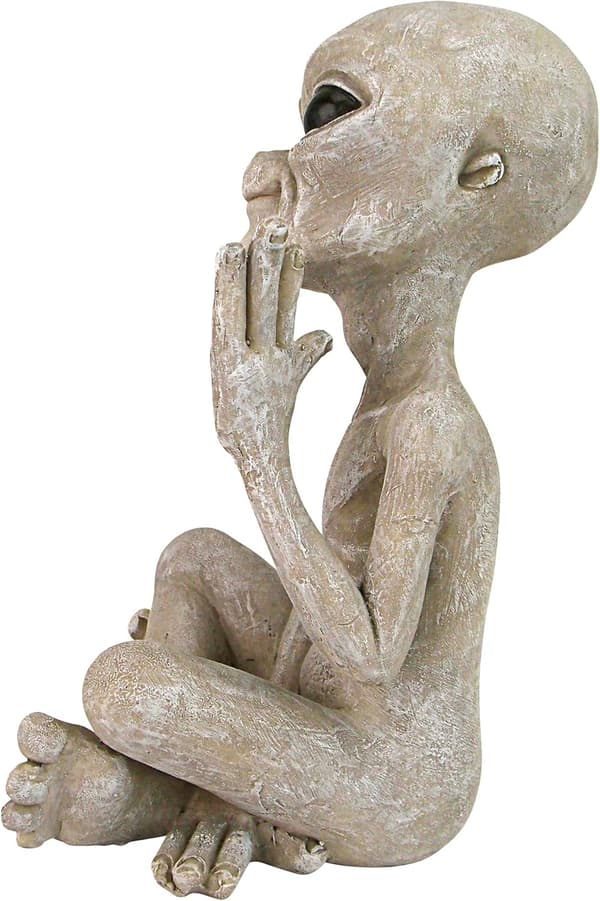 UFO-statue av romvesen, liten sittende, sandstein