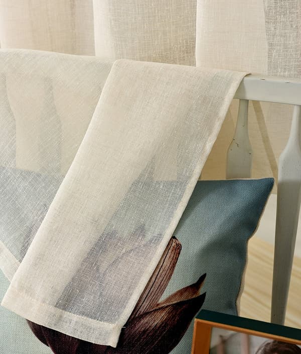 Transparent gardin med ringar i linnelook | Sand | 140x145 cm