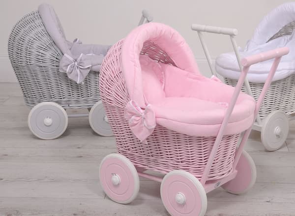 White Reed Doll - Poppenbuggy - Mjukt foder och stabilt trächassi