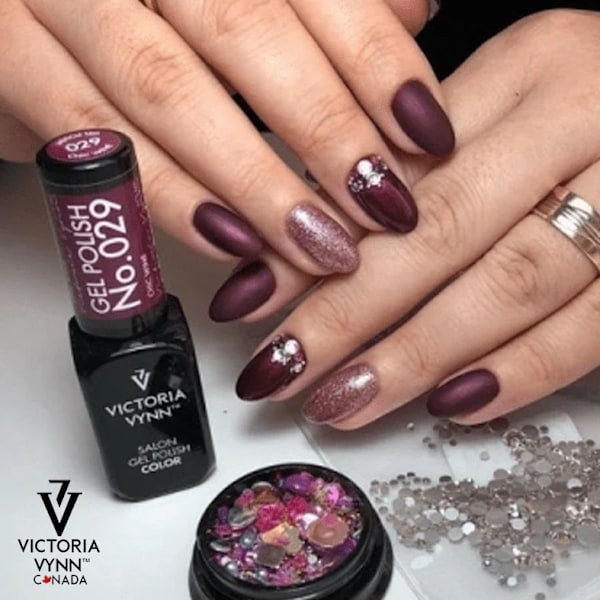 Victoria Vynn - Gel Polish - 029 Chic Wine - Gellack Plommon
