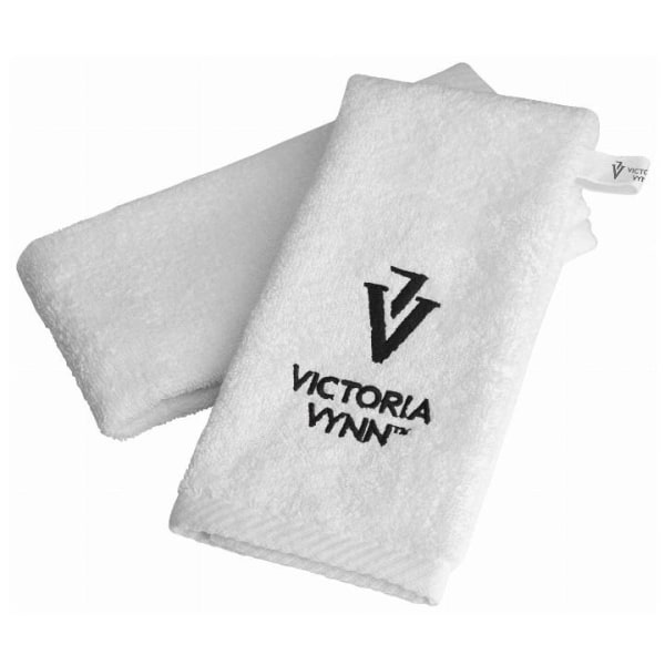 Victoria Vynn - Valkoinen pyyhe, jossa kirjailtu musta logo White