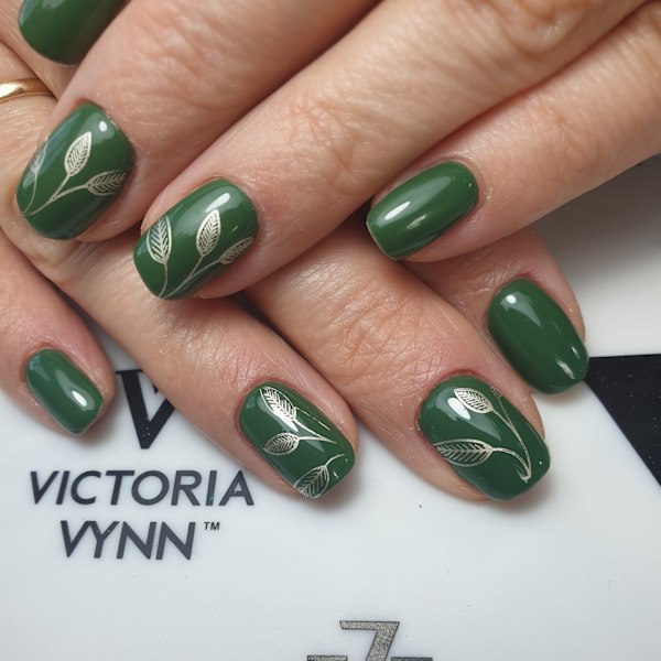 Victoria Vynn - Gel Polish - 243 Rosy Grass - Gellack Grön