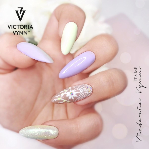 Victoria Vynn - Pure Creamy - 018 Milky Lilac - Gel polish Purple