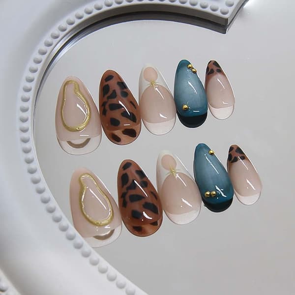 Almond Press on Nails Medium False Nails with 3D Design Nude Nails Glossy Full Cover Nails 24 pcs/Set