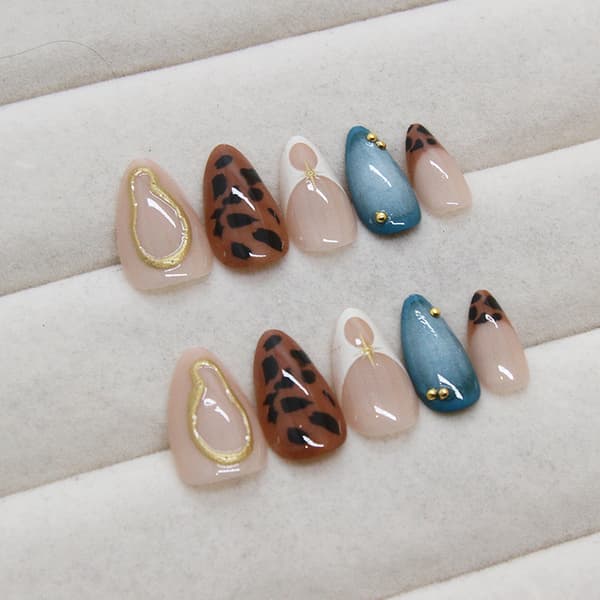 Almond Press on Nails Medium False Nails with 3D Design Nude Nails Glossy Full Cover Nails 24 pcs/Set