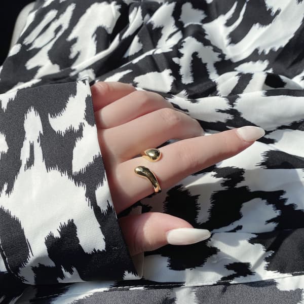 Tyk dråbeformet ring, guld, 1 stk