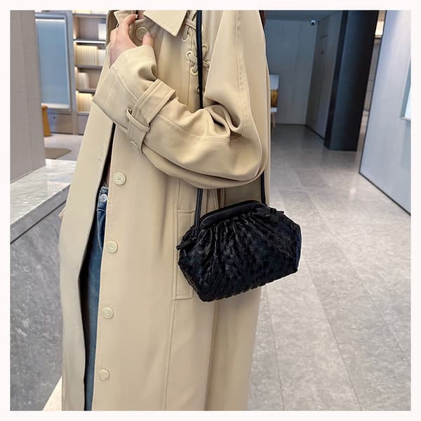 Pu Vävd Väska Satchel Cloud Mini Läder Clutch Svart