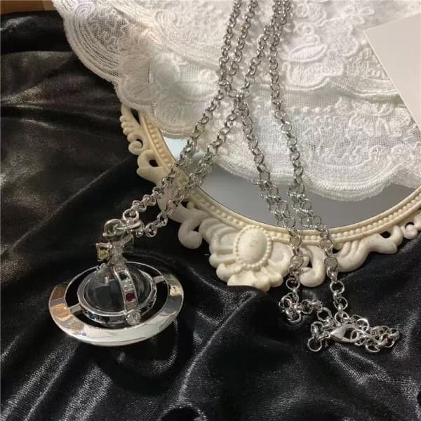 Vivienne Westwood Saturn UFO-vedhæng i guld