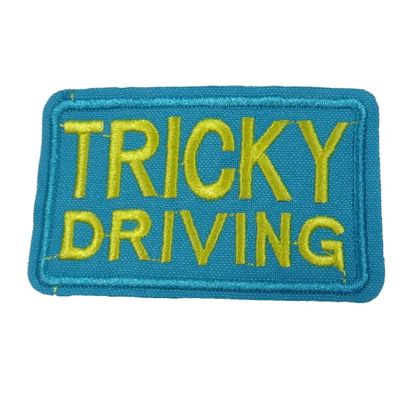 2st Tygmärken  TRICKY DRIVING - Storlek 7,6cm blå