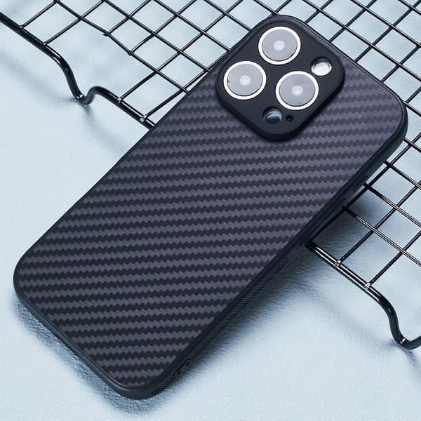 För iPhone 16 Pro Skal Flexibelt TPU Kolfiber Textur Stötsäkert Telefonfodral
