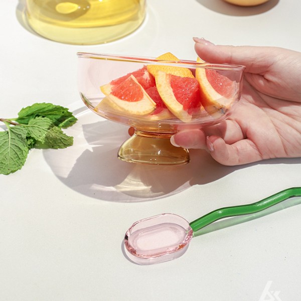 Målat Glas Blomma Heminredning, Konstgjorda Tulpaner Med Transparent Glas För En Tidlös Känsla