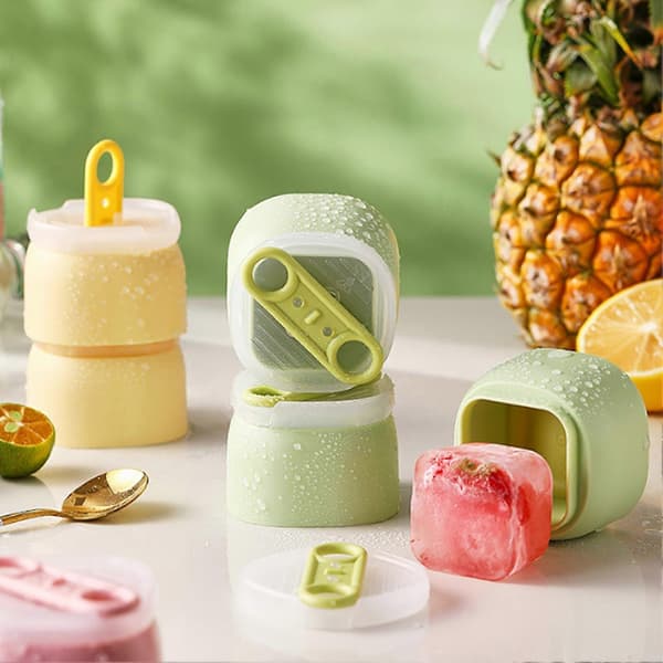3 stk. isbitform med flere rom i silikonbrett med lokk for juice, kaffe, vann, isbiter og A