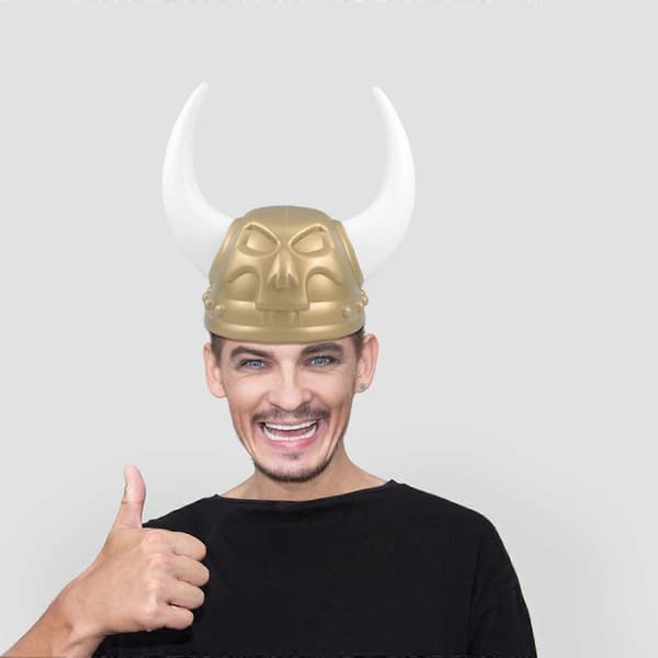 Vikinghjelm i plast med horn til voksne til Halloween og Cosplay A
