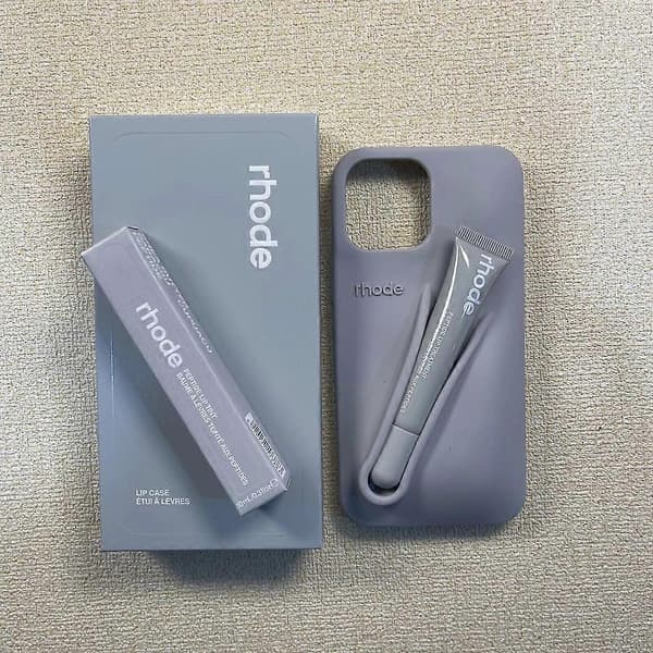 Rhode Lip Gloss Bringebær Telefondeksel til iPhone 16 15 14 13 12 11 Pro Max R (Uparfymert, 14 Plus)