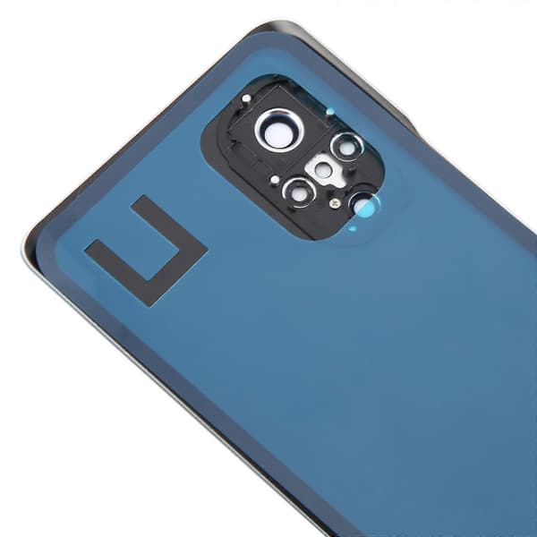 Huawei Nova 9 SE -akun takakansi kameralinssillä, sininen