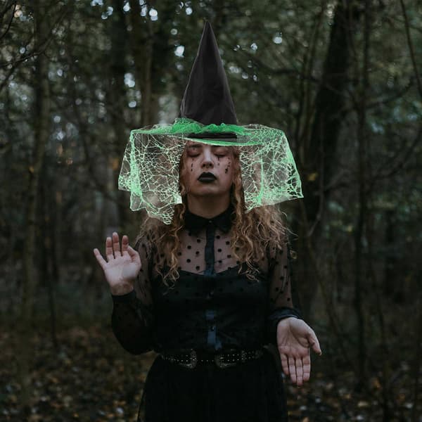 Häxhatt med bekväm nätvoile för Halloween-evenemang A