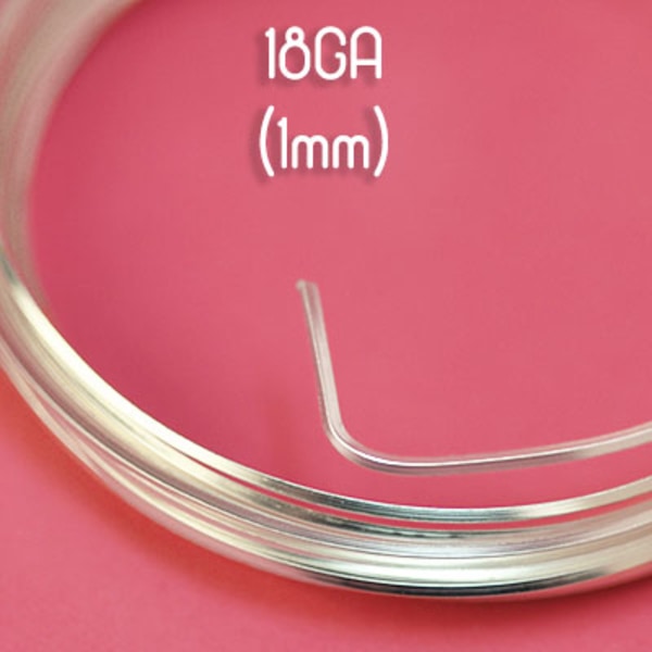 Fyrkantig non-tarnish silverpläterad wire, 18GA (1mm grov) silver