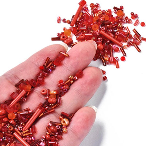 Mix av seed beads och stavpärlor, röd/orange, 20g röd