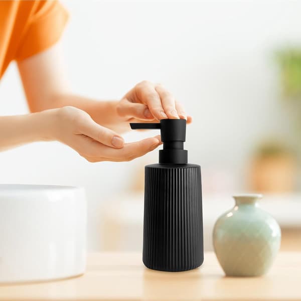 Sæbedispenser, genopfyldelig ribbet glas pumpeflaske til badeværelse og køkken, 250 ml, mat sort