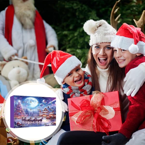 Julkalender med jultomte, tomtedockor och hängande dekorationer Elk Model