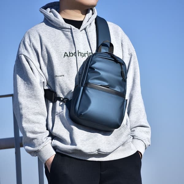 Brysttaske til mænd Rejse Sling Bag SORT sort black