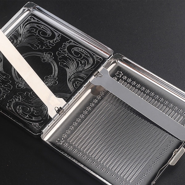 IC Dobbelåpne metall sigarett etui s futteral for ca 20 sigaretter bokser B