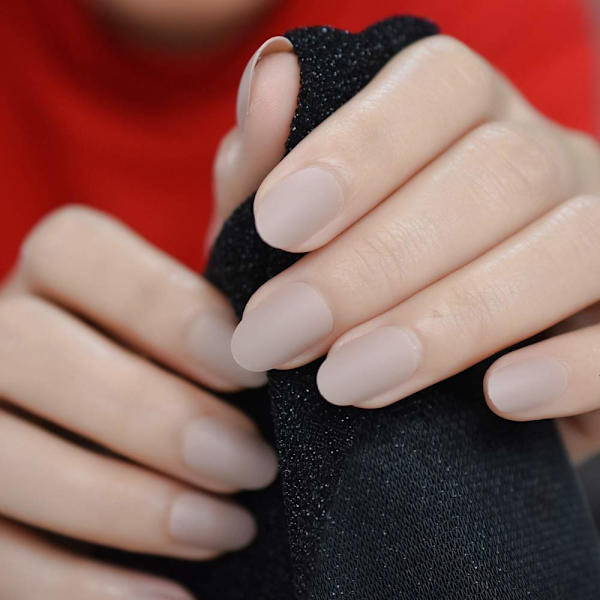 Ljus Kaffe Falska Naglar Solid Matt Finish Faux Ongles Oval Forma Akryl Naglar med Limflikar 24Ct