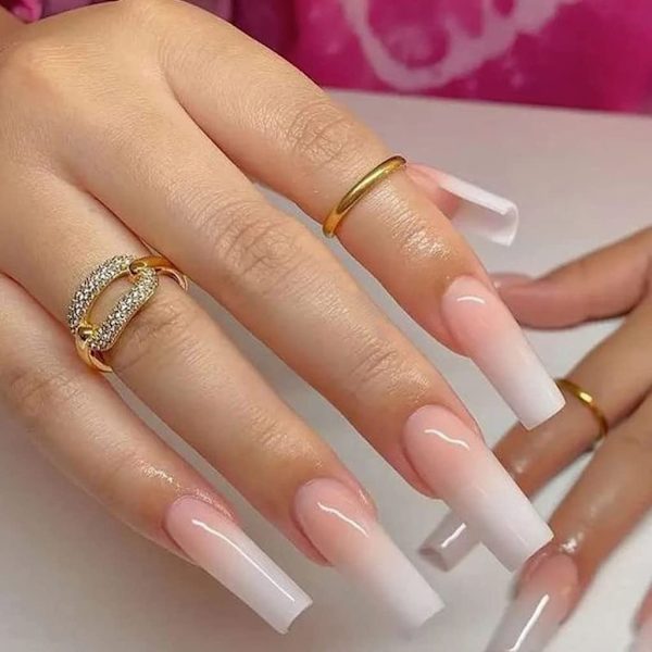Ekstra lange firkantede tryk på negle Gradient Nude Pink Glossy Falske negle Squoval Falske negle Fuld dækning Akryl Lim på negle til kvinder og piger DIY