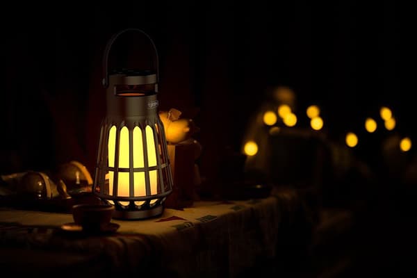 T-PHOX 2-I-1 CAMPINGLAMPE MED INDBYGGET HØJTTALER SORT