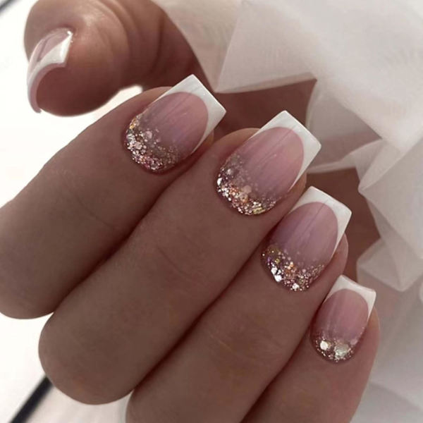 Franska falska naglar korta fyrkantiga tryck på naglar gradient söta nagelspetsar akryl full täckning falska naglar naken för kvinnor och flickor 24 st