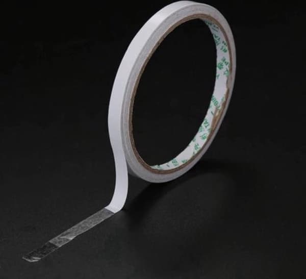 6 mm bred - Transparent - Stark och självhäftande - Maskeringstejp - 8 meter - Dubbelsidig!