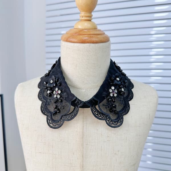 Hvit blonde falsk krage for kvinner med studs hvit White