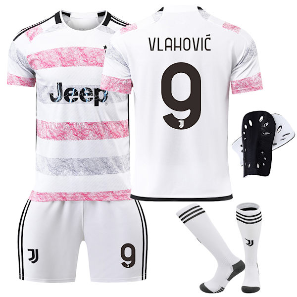 Juventus 23/24 vieraskenttäasu lapsille, jossa sukat ja suojavarusteet nro 9VLAHOVIC nro 9VLAHOVIC No.9VLAHOVIC M
