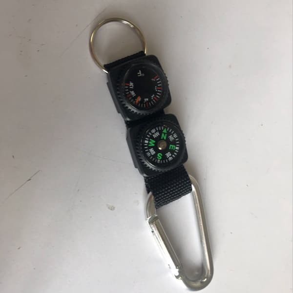 Nyckelring - Överlevnad - 3-i-1 verktyg - Kompass - Termometer - Karbinhake - Utomhus - 12,5 cm